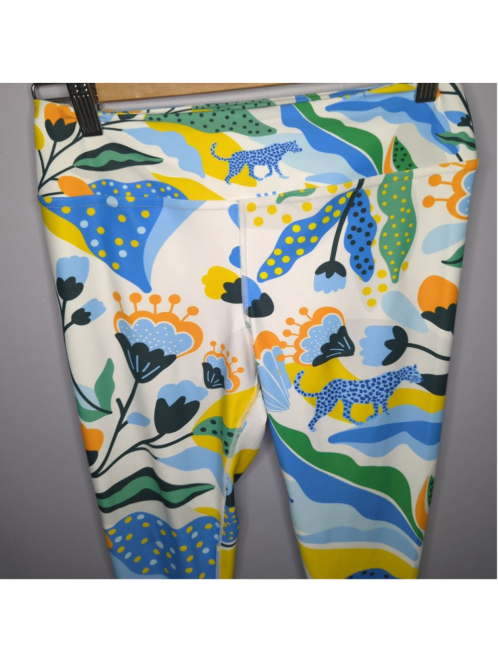 Jessie Zhao New York High Waist Yoga Leggings - L - Blue Leopard Botanical Print - Picture 4 of 15